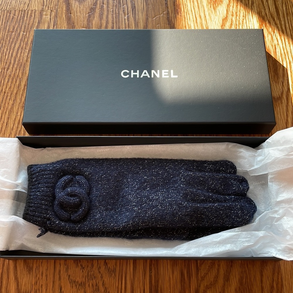 NEW Chanel Cashmere Winter Gloves in Navy Blue and Shimmer